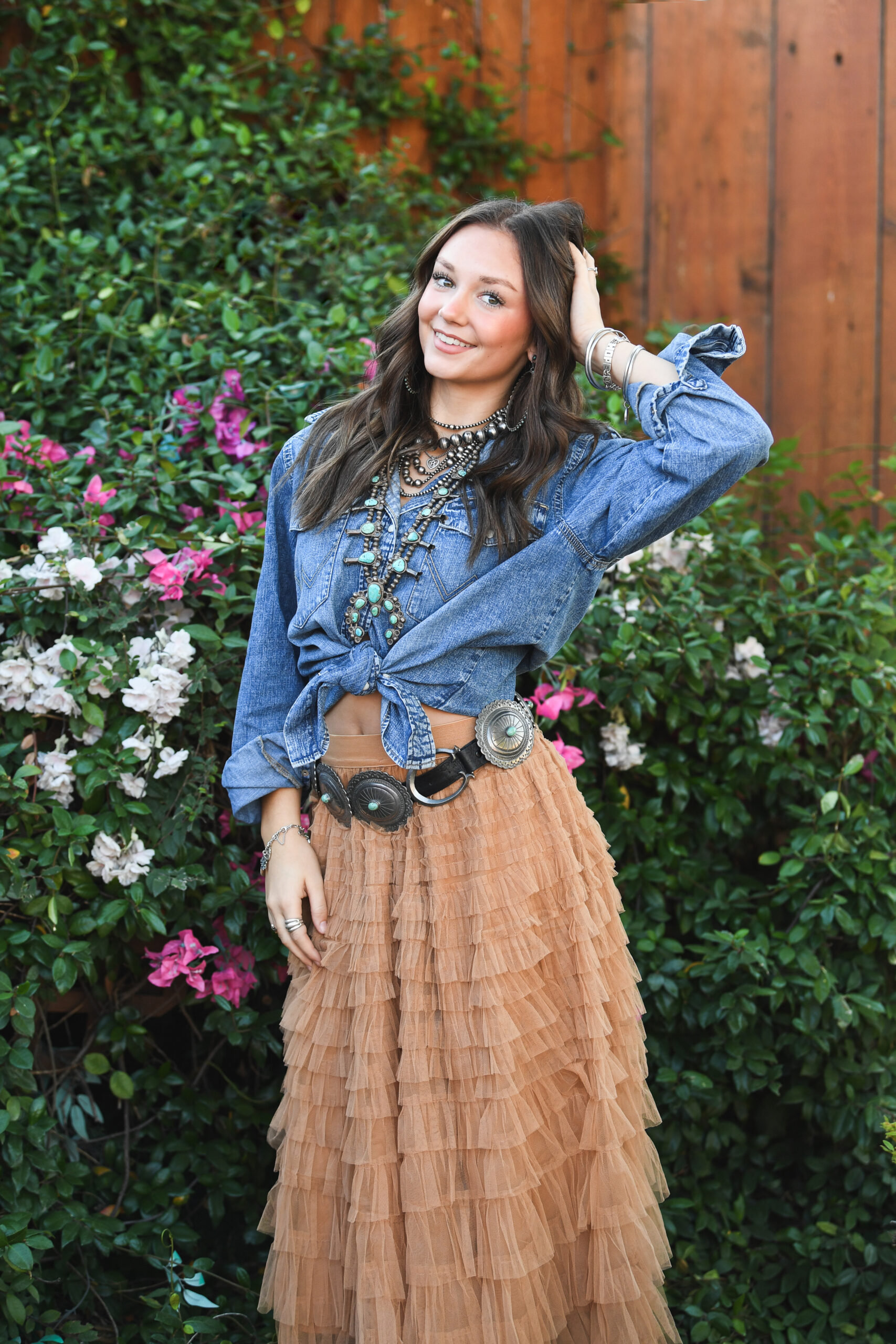 senior-flowers-picket-fence