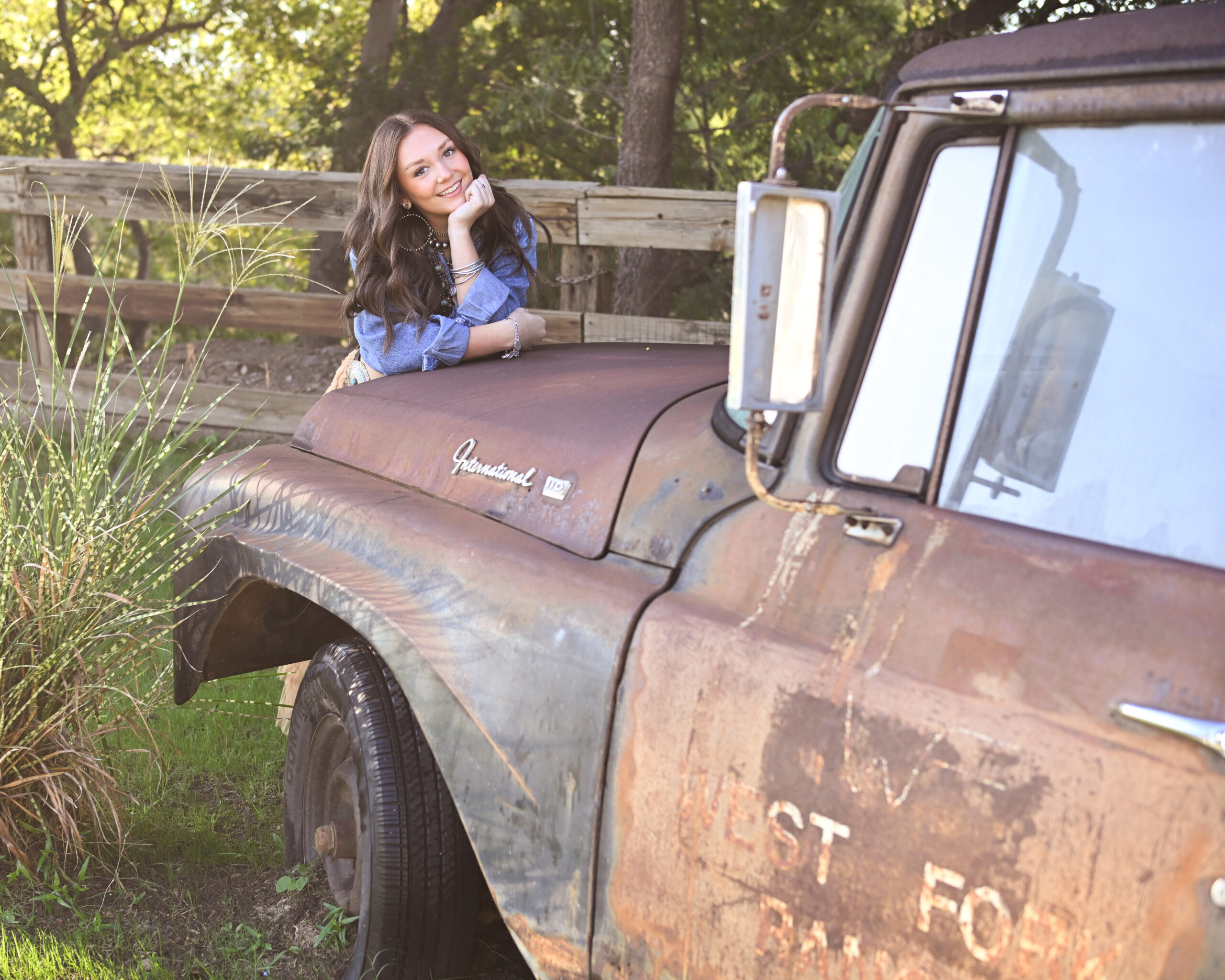 rustic-truck-senior-session